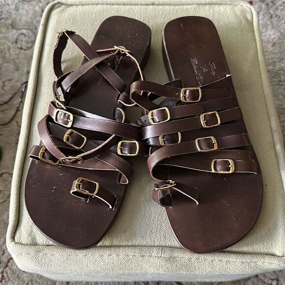 Society for Rational Dress. Buckle up! Brown leather flats with gold hardware. - Picture 3 of 5